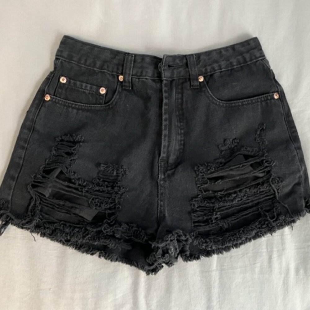 ☀️BOGO☀️Signature 8 Black Distressed Denim Shorts Size Small